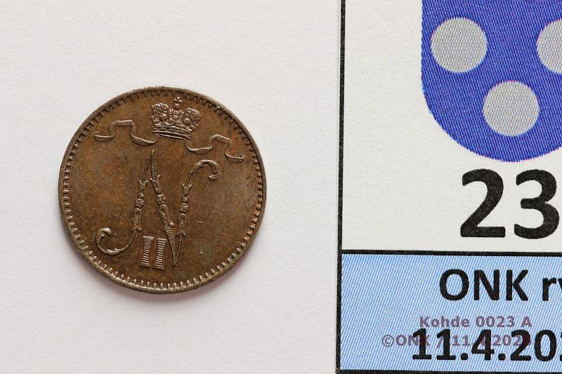 k-0023-a.jpg - Kohde 23 (kuva 1/2), l�ht�hinta: 15 &euro; / myyntihinta: 15 &euro; 1 p 1902 Leimakiiltoa, tumma patina, kunto: 8