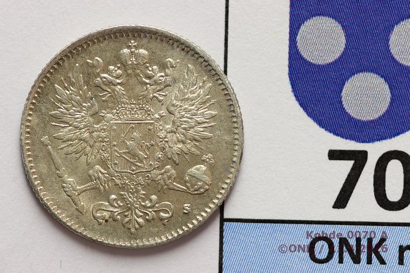 k-0070-a.jpg - Kohde 70 (kuva 1/3), l�ht�hinta: 50 &euro; / myyntihinta: 50 &euro; 50 p 1916 Ag, SNY 334.2,  kolmihampainen rataskuvio kotkan kaulassa , kunto: 8