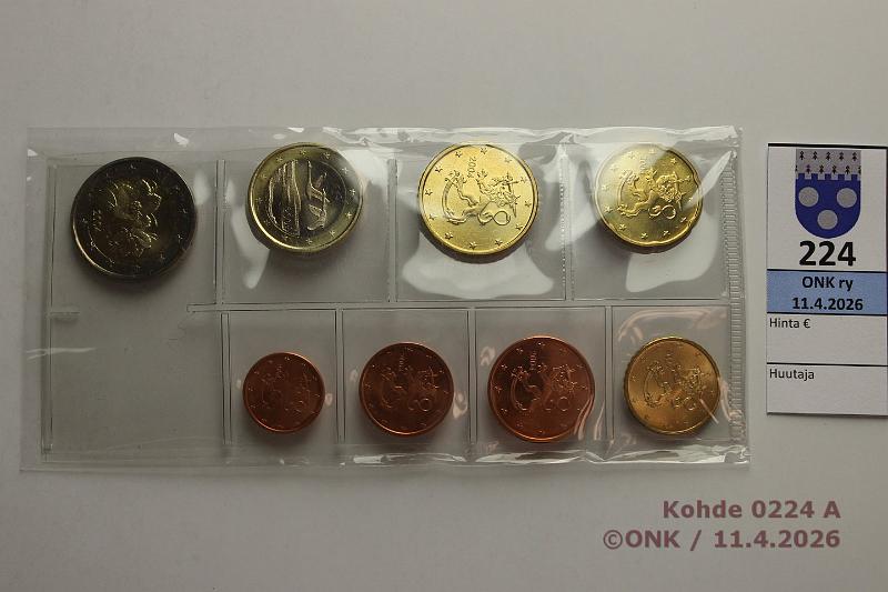 k-0224-a.jpg - Kohde 224 (kuva 1/2), l�ht�hinta: 5 &euro; / myyntihinta: 5 &euro; Suomi 1 s - 2 ? 2004 Vuosisarja rullista muoviliuskassa, kunto: 9