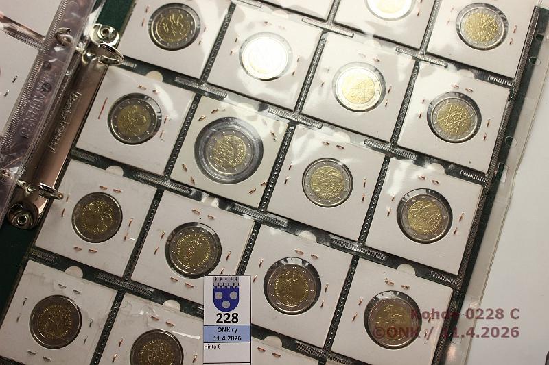 k-0228-c.jpg - Kohde 228 (kuva 3/4), l�ht�hinta: 70 &euro; / myyntihinta: 72 &euro; Suomi 1 s - 2 ? 1999-2024 (100):   2?  -22(2) +  k�ytt�juhlarahat : -06(2), -11 SP, -12 Euro, -13 FES, -15 Sibelius, -18 Koli(2), -19 HM, -20 Turun YO(2), -21 Journalismi(2), -22 Erasmus(3), Baletti(2), Ilmasto(2), -23 Sote, Luonto, -24 Demokratia(3). Lis�ksi sekavuosia  1c (17),  2c (21),  5c (7);  10c ;  20c (25, joista 4kpl 2000 kl 7);  50c (2). Kansiossa, noin puolet UNC. Nimellisarvo 61,04 ?., kunto: 7-9