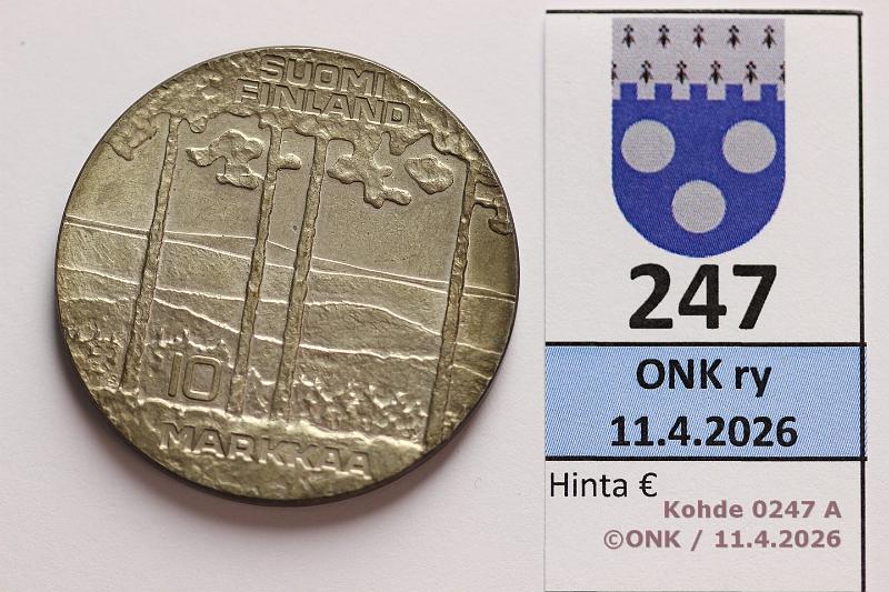 k-0247-a.jpg - Kohde 247 (kuva 1/2), l�ht�hinta: 5 &euro; / myyntihinta: 22 &euro; 10 mk 1975 Ag, UKK, muovitasku, kunto: 8