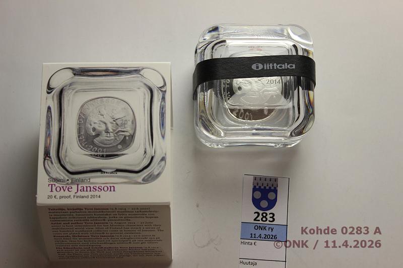 k-0283-a.jpg - Kohde 283 (kuva 1/3), l�ht�hinta: 30 &euro; / myyntihinta: 100 &euro; 20 ? 2014 Ag, Proof, SNY 20:7.2, Tove Jansson. Iittalan lasikapselissa n:o 55/100. Laatikko, tod, kunto: 10