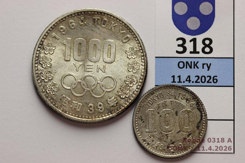 k-0318-a.jpg - Kohde 318 (kuva 1/2), l�ht�hinta: 30 &euro; / ei tarjouksia Japani 100 + 1000 � 39 (1964) Y#79, 80 Ag, 4,8g/600 + 20g/900, Tokio, patinaa, kunto: 8, 9