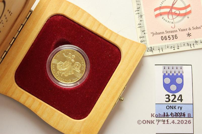 k-0324-b.jpg - Kohde 324 (kuva 2/2), l�ht�hinta: 750 &euro; / myyntihinta: 960 &euro; It�valta 500 sch 1999 KM#3055 Au, Proof, 8g/995, Johann Strauss, puulaatikko, kaps, tod, kunto: 10