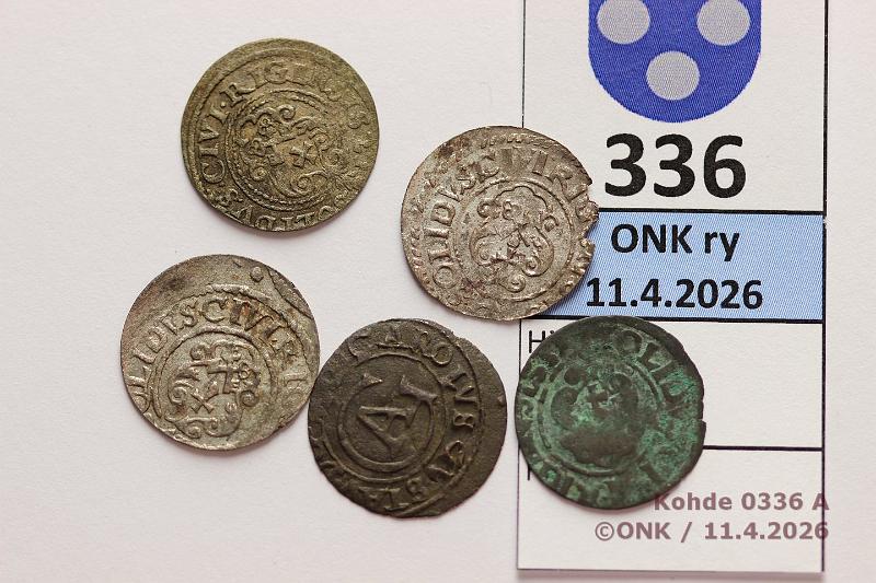 k-0336-a.jpg - Kohde 336 (kuva 1/2), l�ht�hinta: 10 &euro; / myyntihinta: 10 &euro; 1 solidus (5) 1621-25 KM#9 Ag, Gustav II Adolf. Kahdesta vl luettavissa 1621, -25, kunto: 2-4