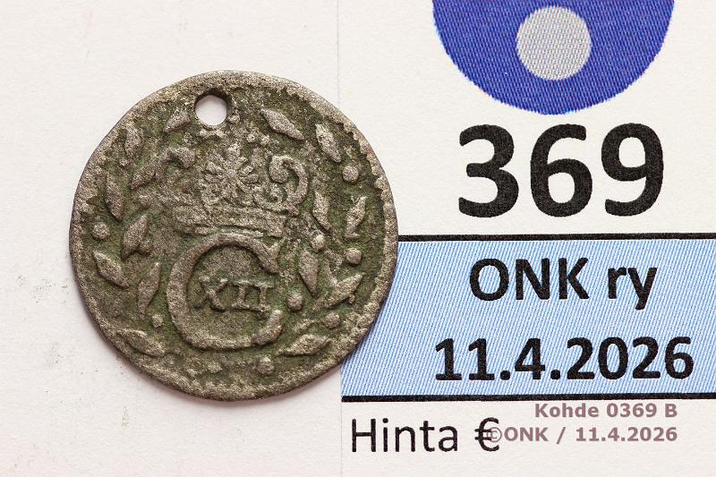 k-0369-b.jpg - Kohde 369 (kuva 2/2), l�ht�hinta: 5 &euro; / ei tarjouksia 1 �r 1717 SM#141/KM#250b Ag, Kaarle XII, reik�, kunto: 3