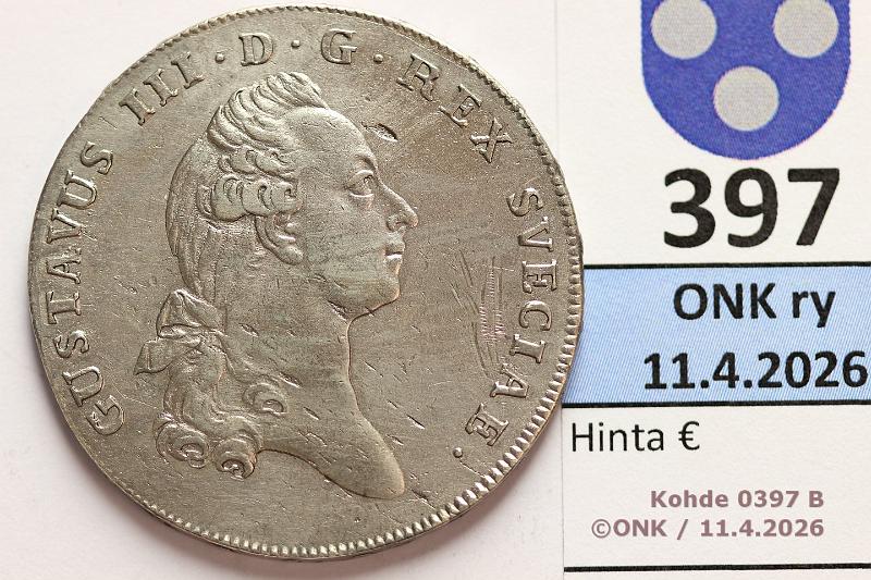 k-0397-b.jpg - Kohde 397 (kuva 2/2), l�ht�hinta: 125 &euro; / myyntihinta: 170 &euro;  2/3 RD   1779 SM#58/KM#526   Ag, Kustaa III , kunto:  7 