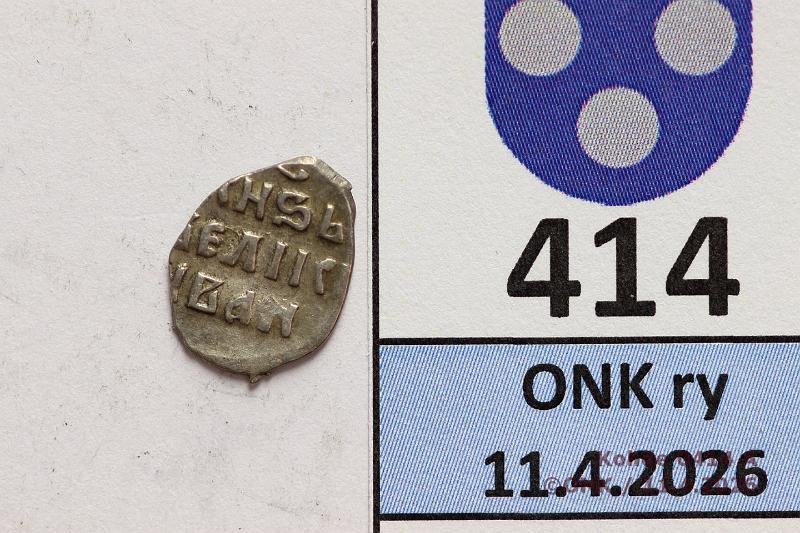 k-0414-a.jpg - Kohde 414 (kuva 1/2), l�ht�hinta: 5 &euro; / myyntihinta: 5 &euro; Denga 1535-47 KG#43 Ag, Ivan IV (Iivana Julma), tipparaha, punnittu paino 0,34g, koko teksti luettavissa, kunto: 6