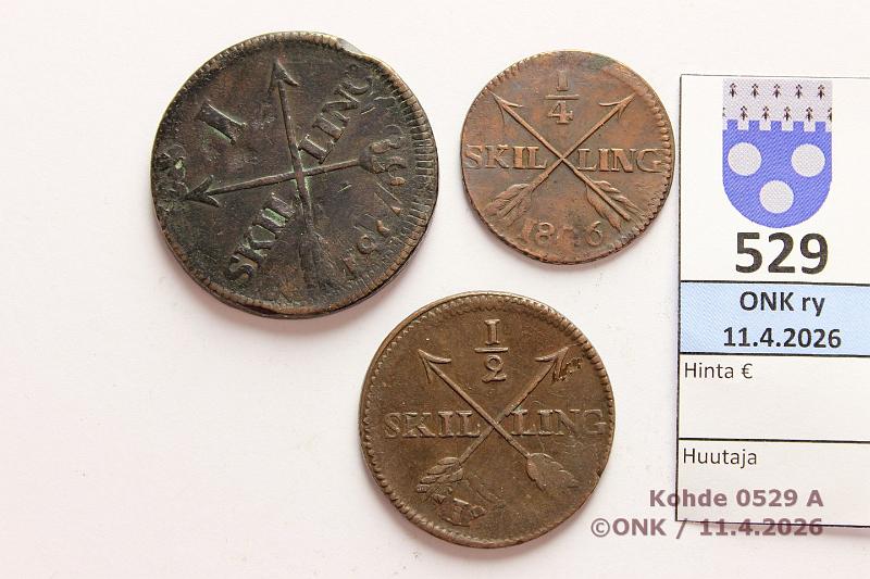 k-0529-a.jpg - Kohde 529 (kuva 1/2), l�ht�hinta: 5 &euro; / myyntihinta: 25 &euro; � - 1 sk P��llely�tyj� (3) Cu, Kustaa IV,  �sk  1806;  �sk  1805(?);  1sk  180?, kunto: 3-4