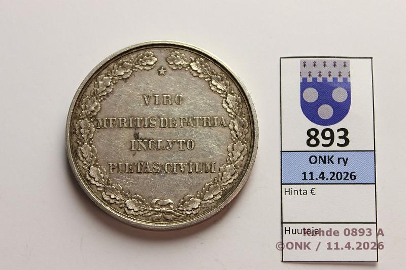 k-0893-a.jpg - Kohde 893 (kuva 1/2), l�ht�hinta: 250 &euro; / ei tarjouksia  Hopeamitali   1841   Ag, 65,20g, 50mm. Robertus Henricus Rehbinder Comes. 1777-1841. Viro Meritis De Patria Inclyto Pietas Civium. Hnja , kunto:  7 