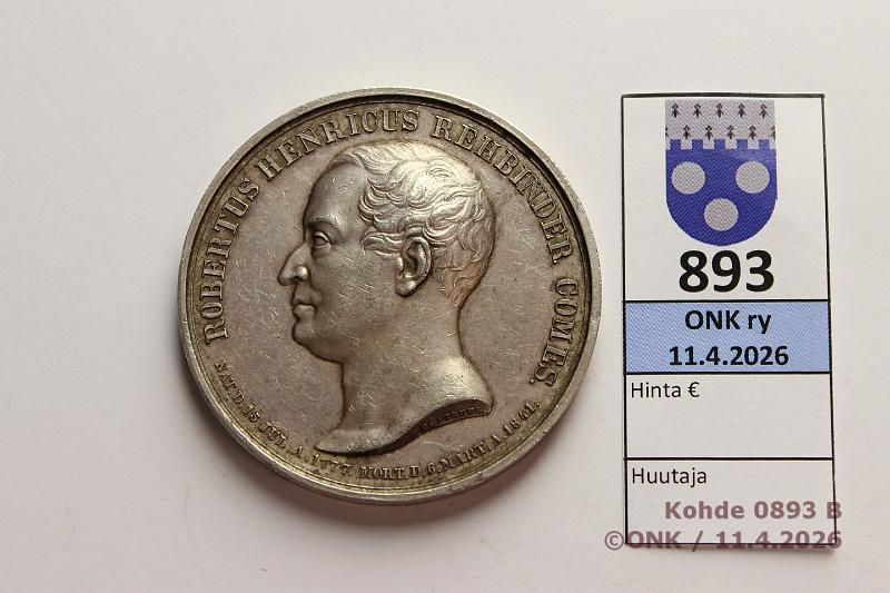 k-0893-b.jpg - Kohde 893 (kuva 2/2), l�ht�hinta: 250 &euro; / ei tarjouksia  Hopeamitali   1841   Ag, 65,20g, 50mm. Robertus Henricus Rehbinder Comes. 1777-1841. Viro Meritis De Patria Inclyto Pietas Civium. Hnja , kunto:  7 