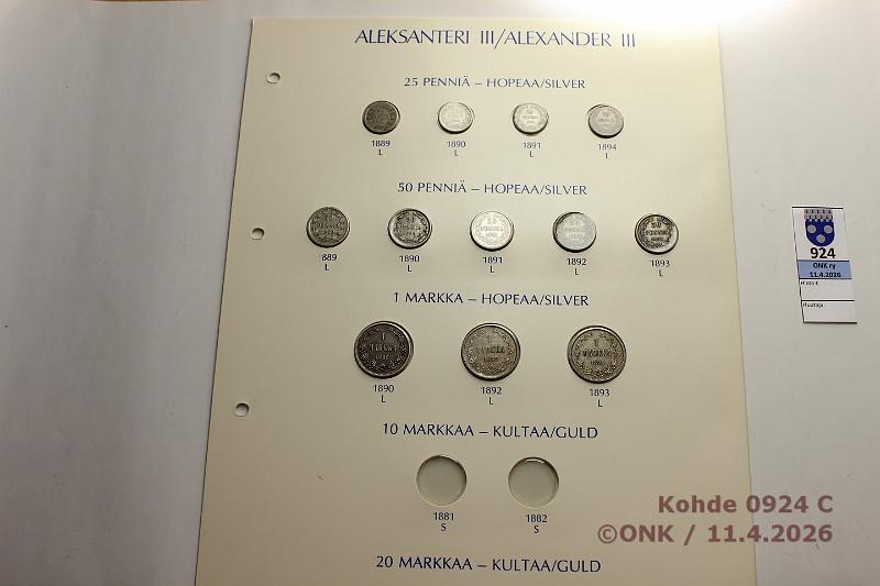 k-0924-c.jpg - Kohde 924 (kuva 3/4), l�ht�hinta: 160 &euro; / myyntihinta: 180 &euro; Suomikansio 1864-1917 (141) Merkki Borgin erinomainen kansio suojakotelolla.  1p (37 kpl, ei -64,-70,-82,-84);  5p (27, ei -10);  10p (25, ei -75,-98);  25p (26, ei -67,-68,-76);  50p (20, ei -68,-76);  1mk (6, ei -64,-67,-70,-15), kunto: 3-9