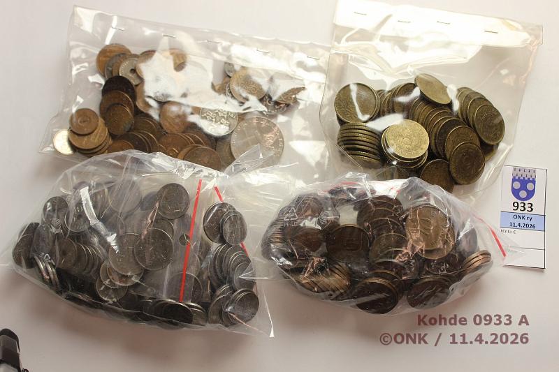 k-0933-a.jpg - Kohde 933 (kuva 1/2), l�ht�hinta: 15 &euro; / myyntihinta: 38 &euro; Suomi 4,7 kg 1907? 1p-50mk. P��osin itsen�isyyden ajalta, my�s isoja nimellisarvoja. Keisarinvallan kuparia 1p-10k 47 kpl (vanhin 1p 1907). Pieni m��r� ulkomaita, kunto: vk