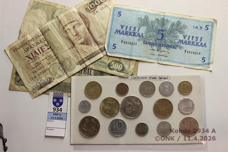 k-0934-a.jpg - Kohde 934 (kuva 1/2), l�ht�hinta: 5 &euro; / myyntihinta: 13 &euro; Muu maailma 630 g 1900-l Pohjoismaat, Eurooppaa, NL, Arabiaa. Sis. Israel-rahasarja pahvikansissa ja muutama ryppyinen seteli, kunto: vk