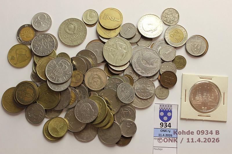 k-0934-b.jpg - Kohde 934 (kuva 2/2), l�ht�hinta: 5 &euro; / myyntihinta: 13 &euro; Muu maailma 630 g 1900-l Pohjoismaat, Eurooppaa, NL, Arabiaa. Sis. Israel-rahasarja pahvikansissa ja muutama ryppyinen seteli, kunto: vk