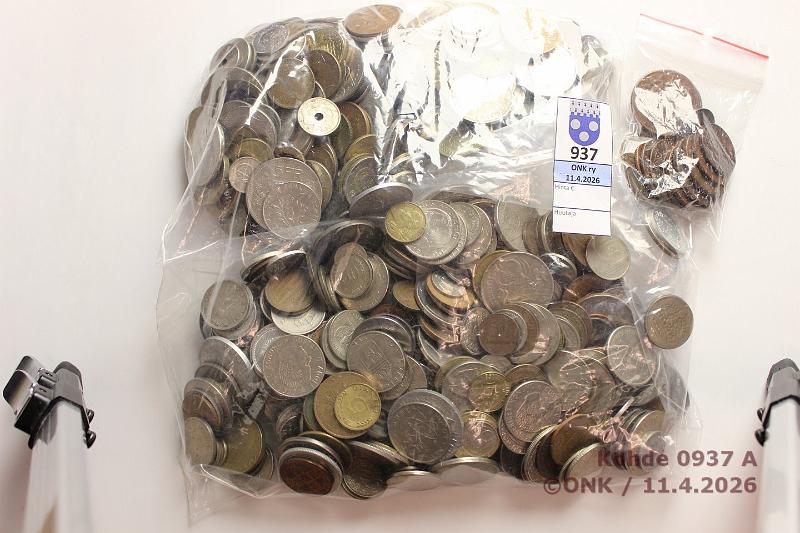 k-0937-a.jpg - Kohde 937, l�ht�hinta: 20 &euro; / myyntihinta: 34 &euro; Muu maailma >3 kg 1900-l P��osin Eurooppaa, joitakin vanhempia alk. 1600-luvulta ja hieman hopeaa, kunto: vk