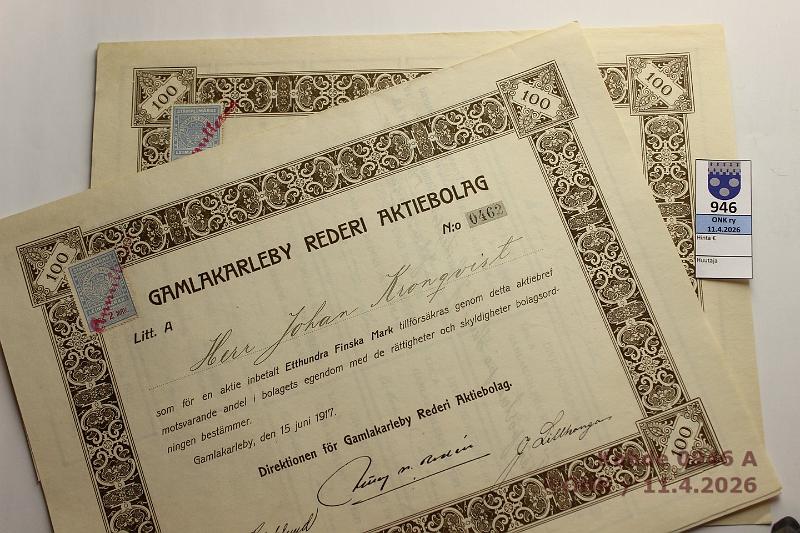 k-0946-a.jpg - Kohde 946 (kuva 1/3), l�ht�hinta: 30 &euro; / myyntihinta: 30 &euro; Osakekirjat 1917-18 (4) Gamlakarleby Rederi Aktiebolag. 100mk -17 Litt. A(2), 500mk -18 Litt. B ja 1000mk -18 Litt. C. Leimamerkit, talongit, kunto: 7-9