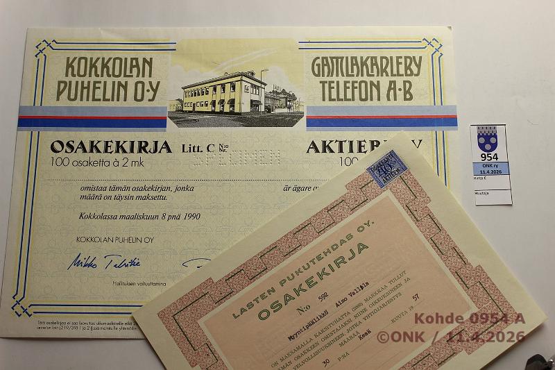 k-0954-a.jpg - Kohde 954 (kuva 1/2), l�ht�hinta: 10 &euro; / myyntihinta: 10 &euro; Osakekirjat 1952-90 (4) Kokkolan Kirjapaino -52, Lasten Pukutehdas -57,  specimenit : Keski-Pohjanmaan Kirjapaino -89, Kokkolan Puhelin -90, kunto: 9