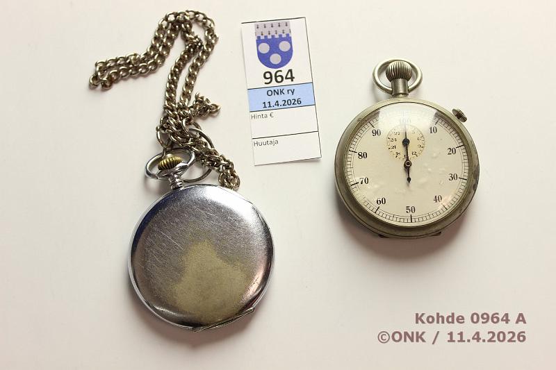 k-0964-a.jpg - Kohde 964 (kuva 1/2), l�ht�hinta: 10 &euro; / myyntihinta: 11 &euro; Taskukellot (2)  Taskukello sokeille, Arsa, ei k�y; Ajanottokello, toimiva, kunto: 7